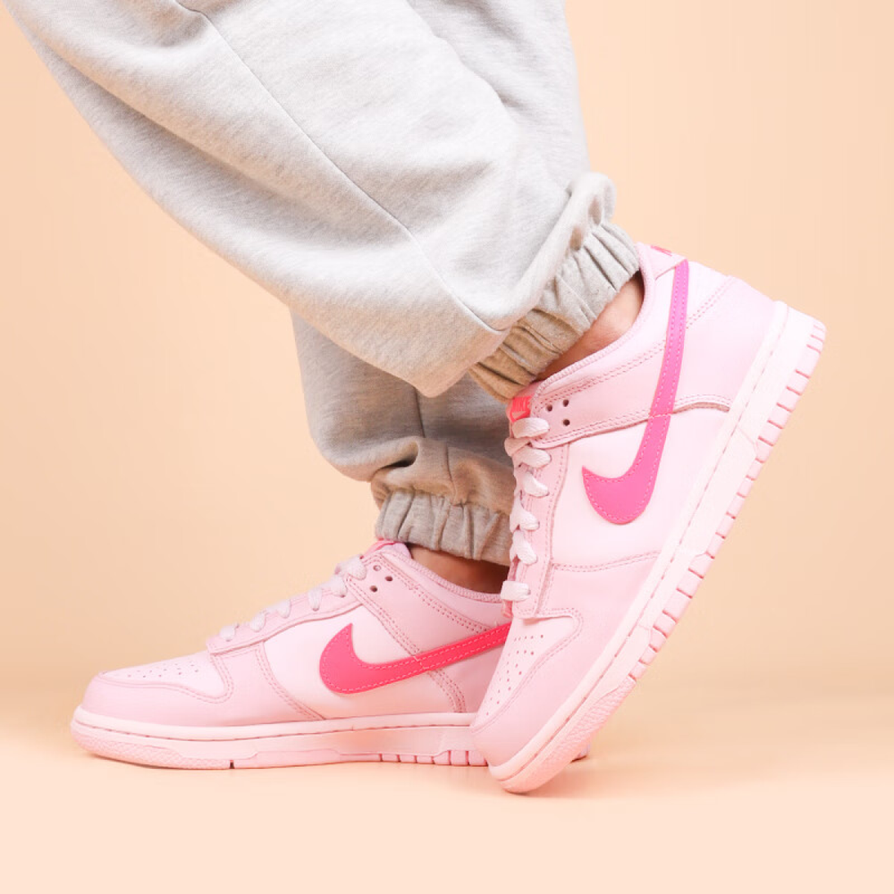 Nike Dunk Triple Pink