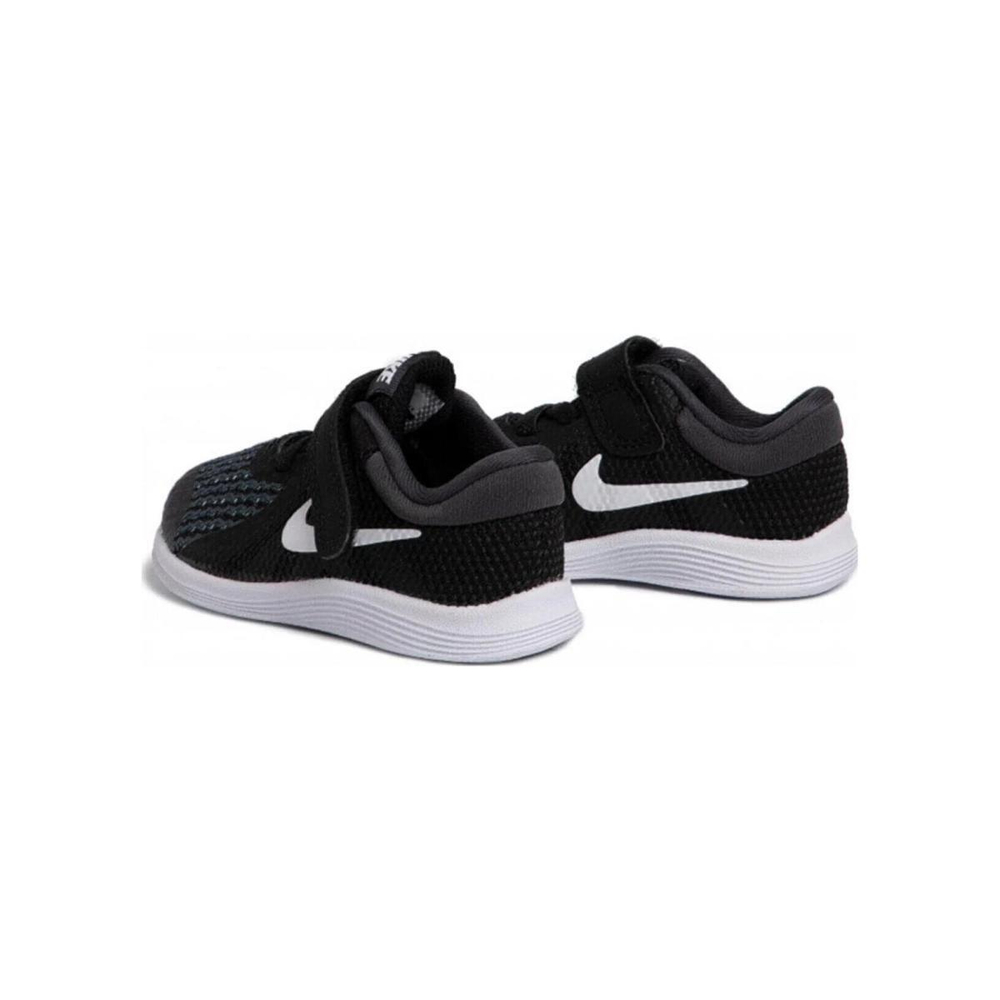 Nike REVOLUTION 4 4