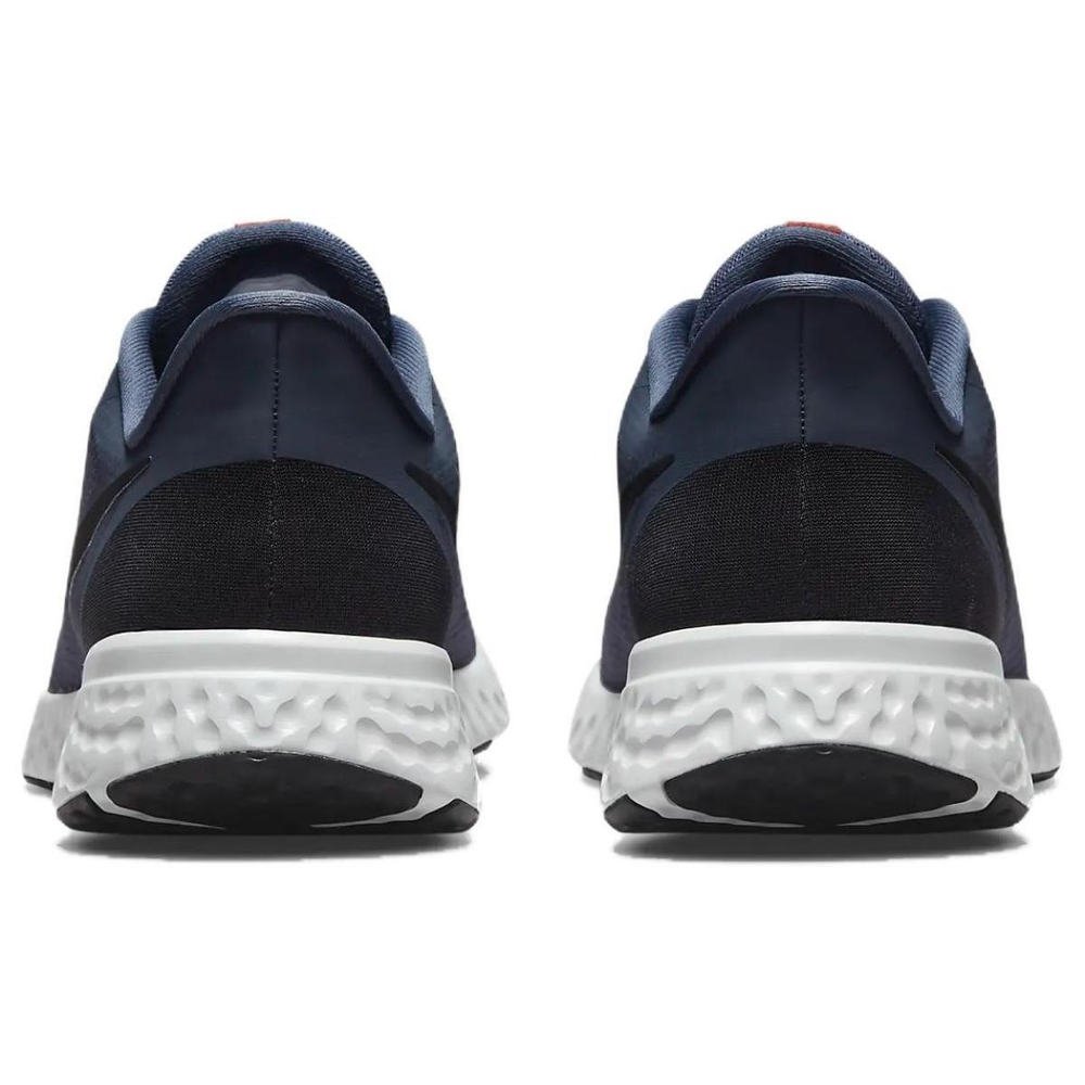 Nike REVOLUTION 5