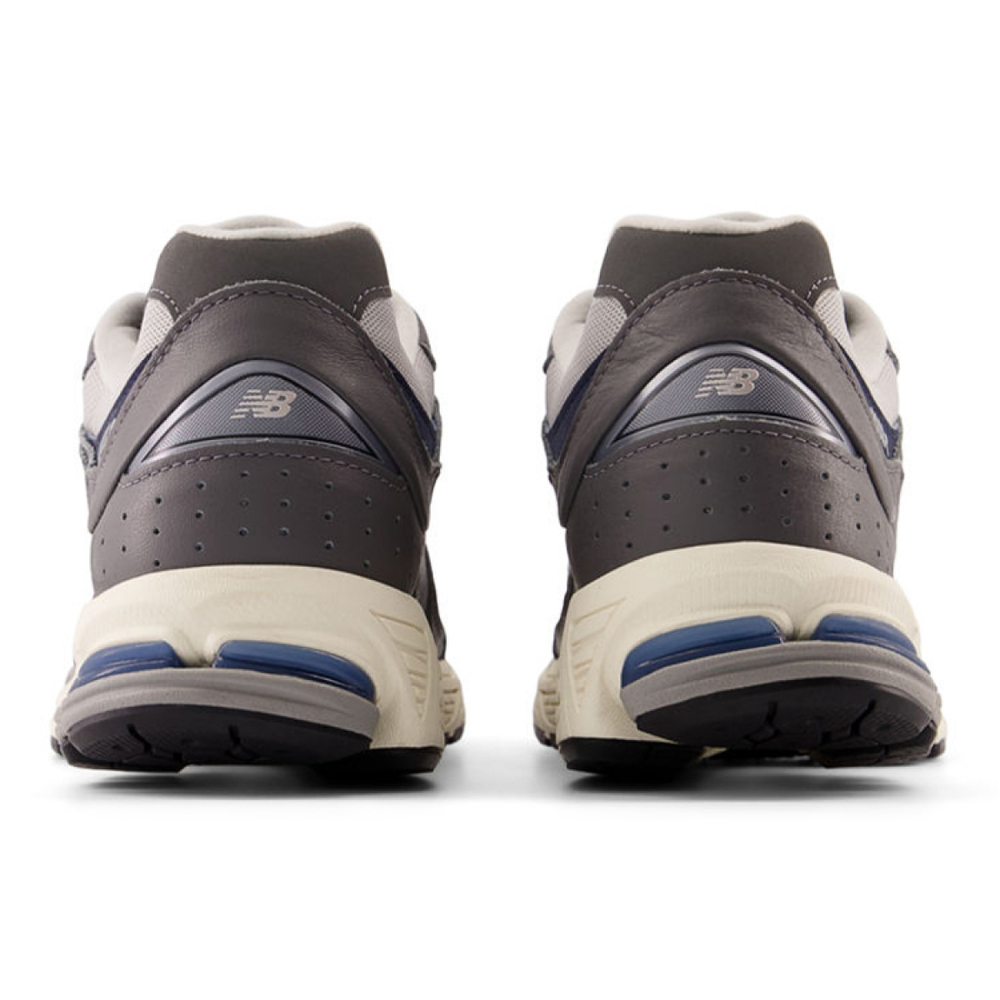 New Balance NB 2002R