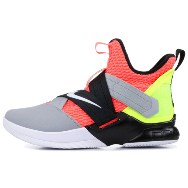 Nike zoom soldier 12