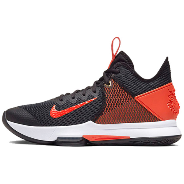 Nike Witness 4