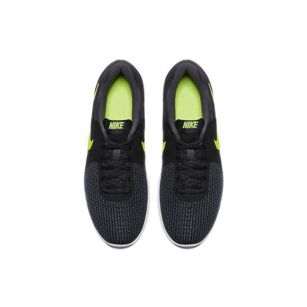 Nike REVOLUTION 4