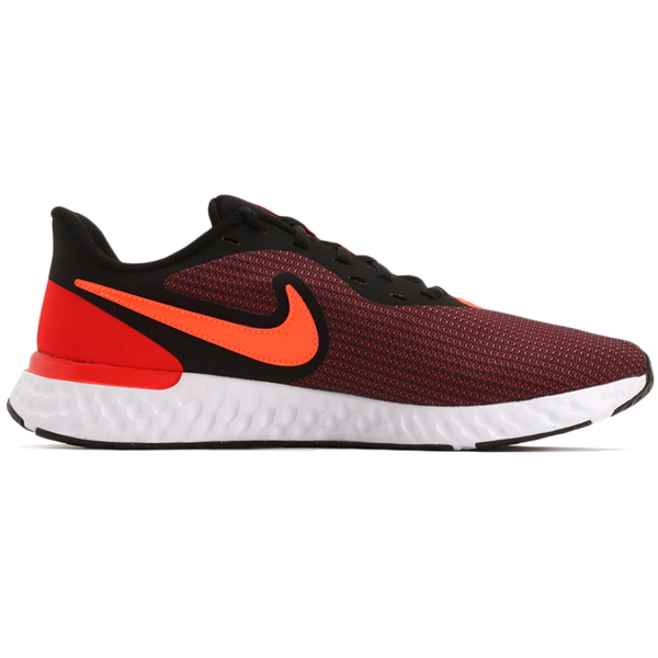 Nike REVOLUTION 5