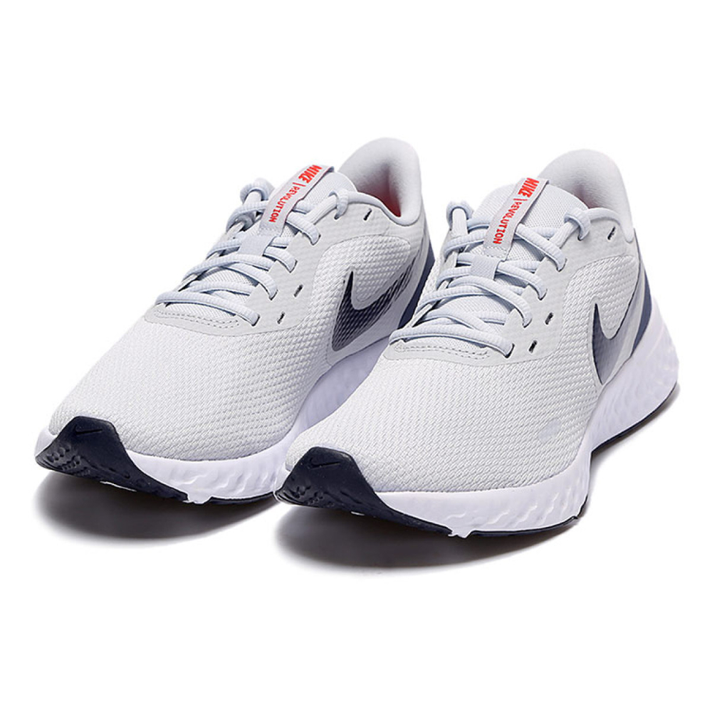 Nike REVOLUTION 5
