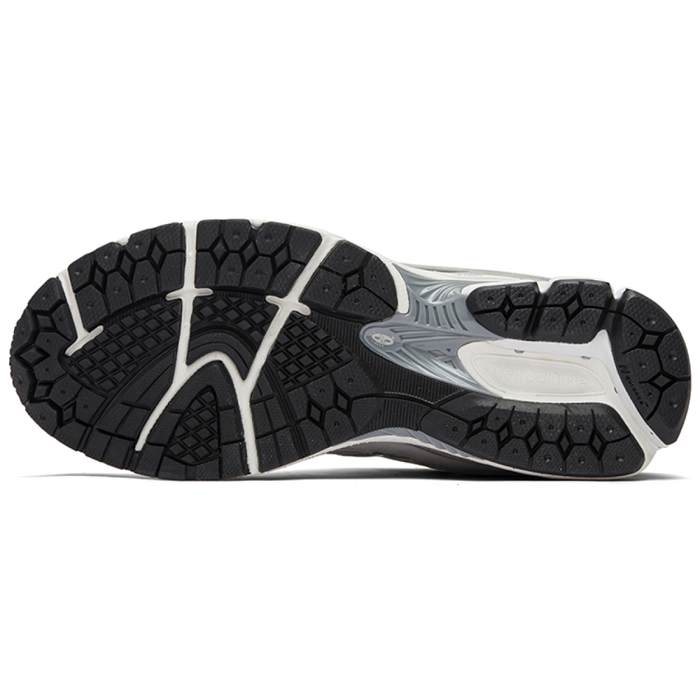 New Balance NB 2002R
