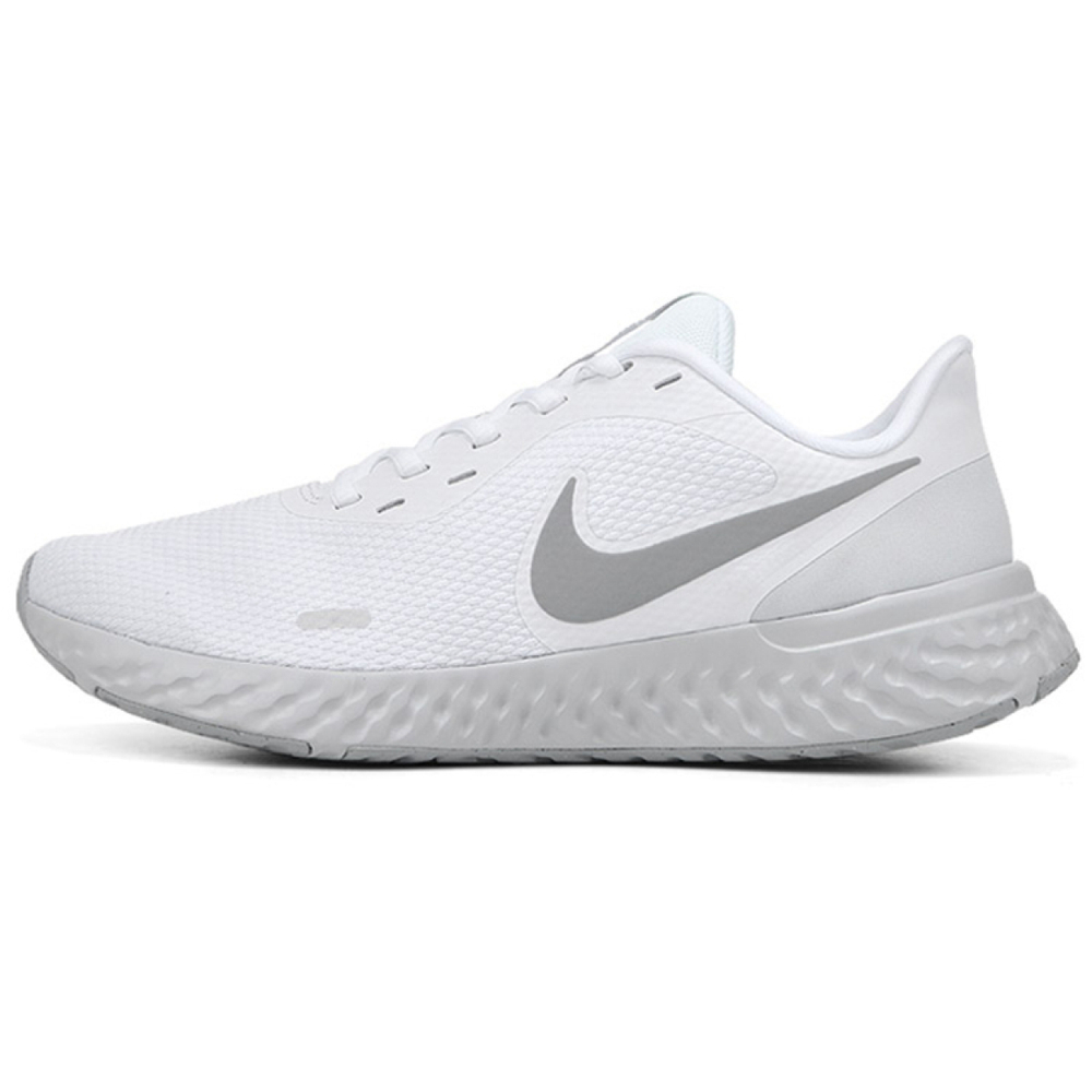 Nike REVOLUTION 5