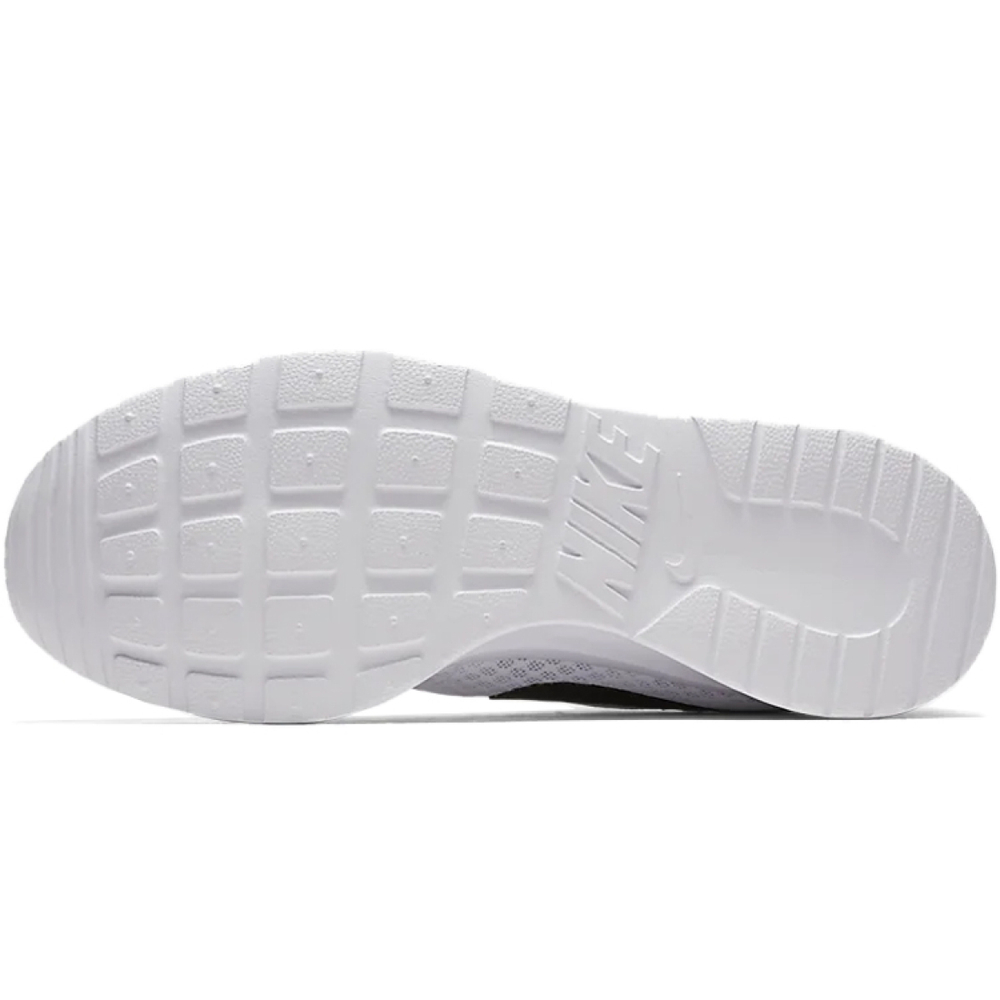 Nike Tanjun