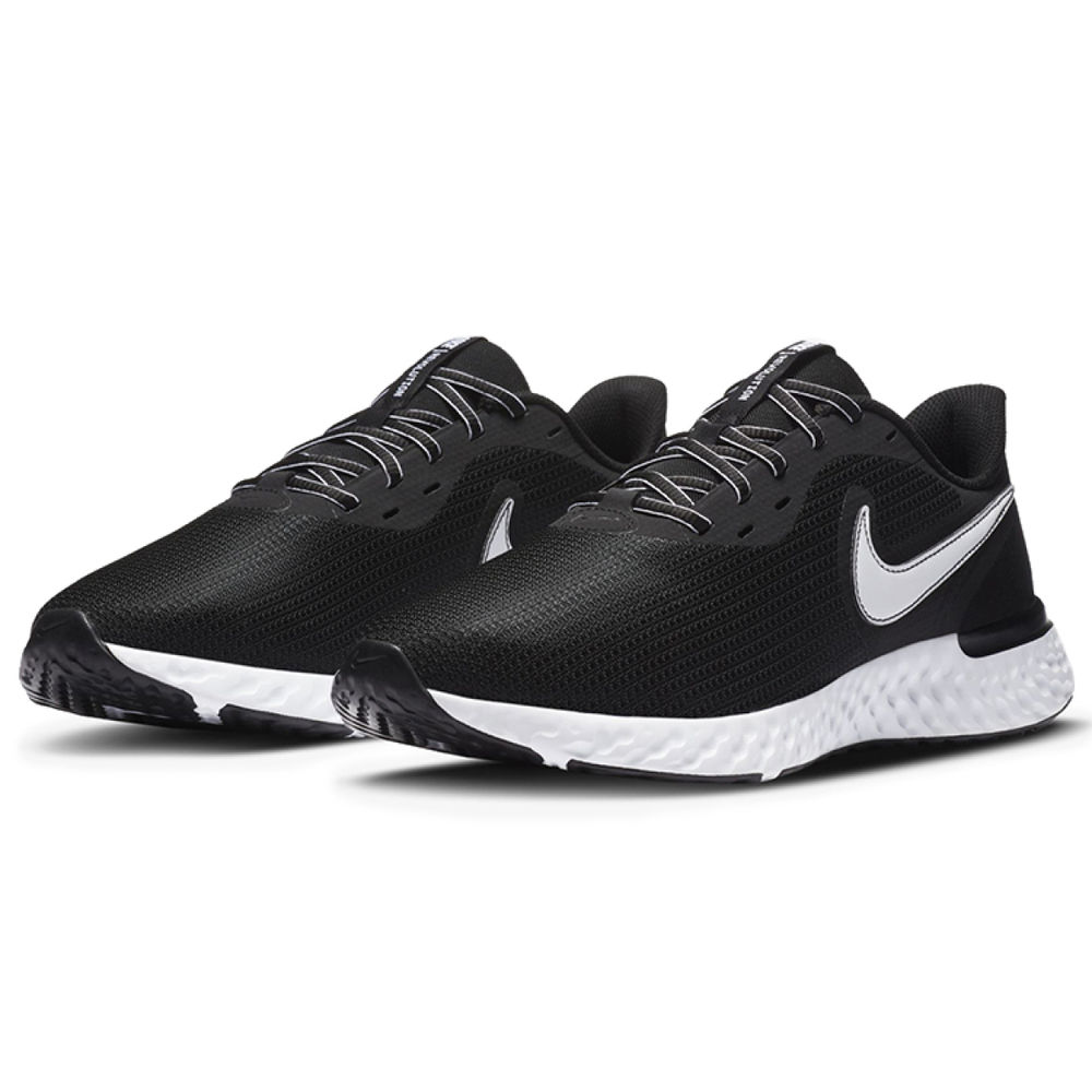 Nike REVOLUTION 5