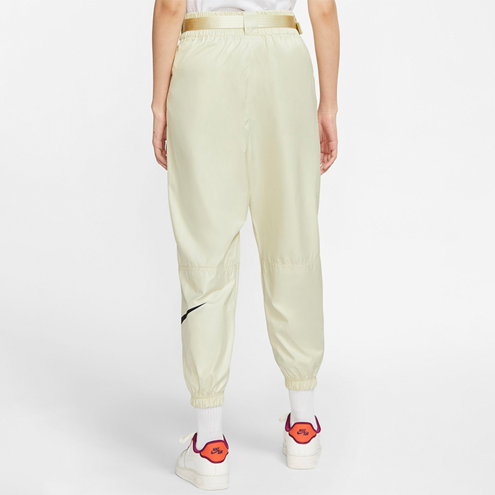 Nike Sportswear Swoosh
