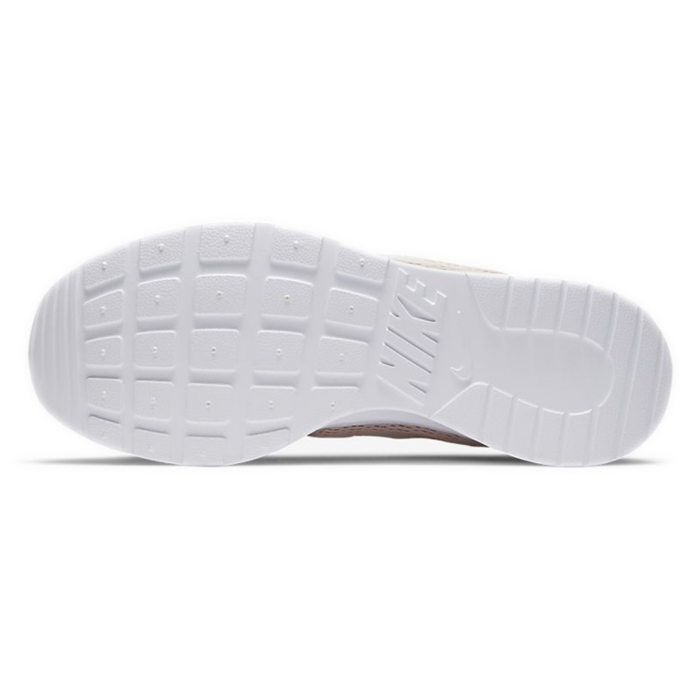 Nike Tanjun