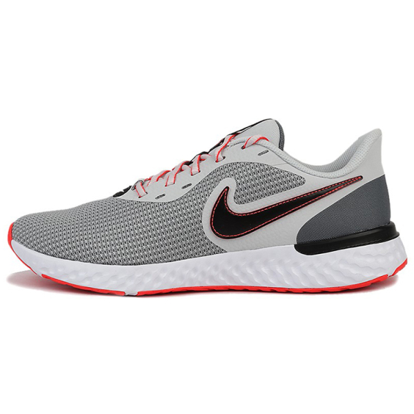 Nike REVOLUTION 5