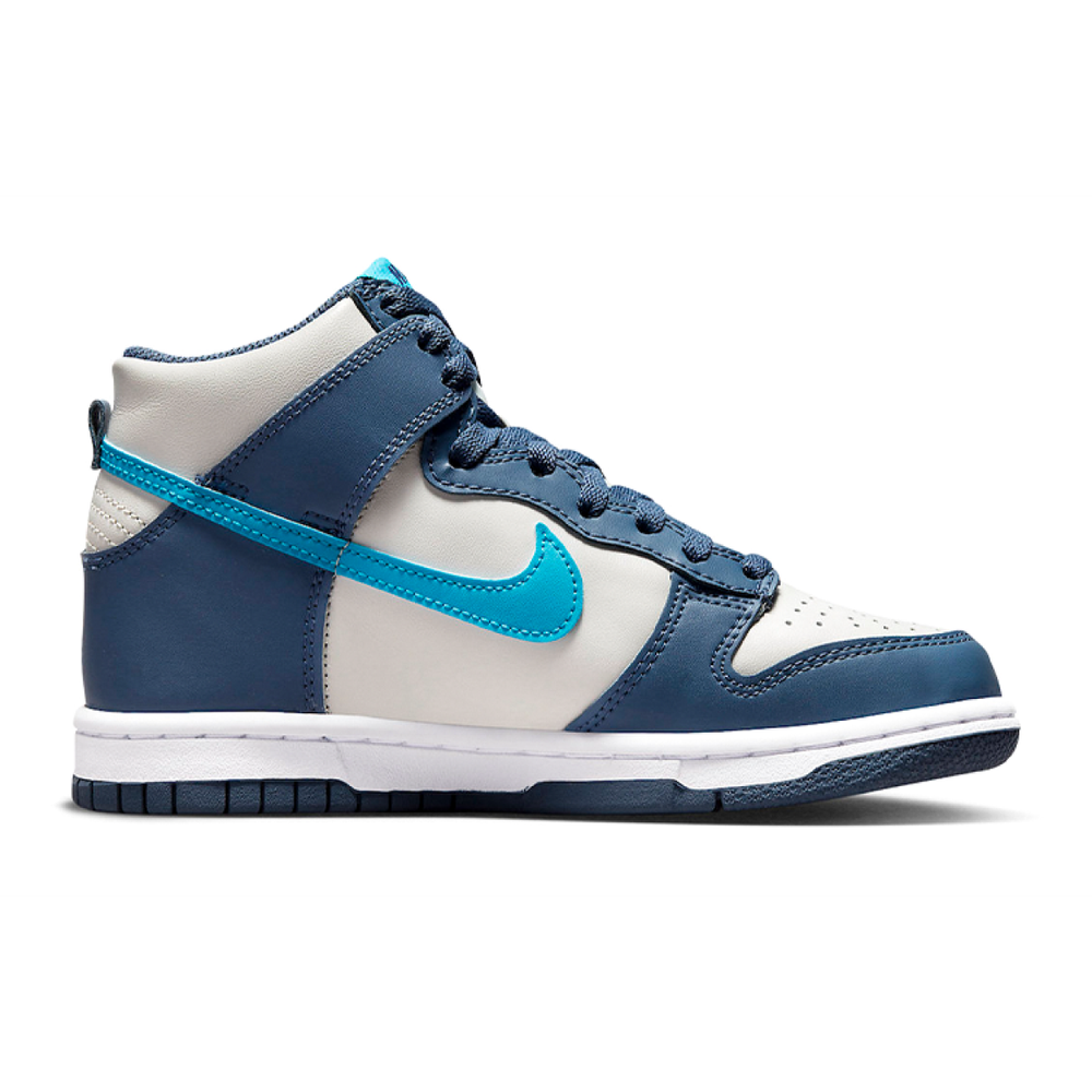 Nike Dunk High APPEARS IN BONE AND BLUES