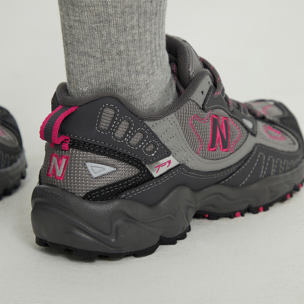 New Balance NB 703 B