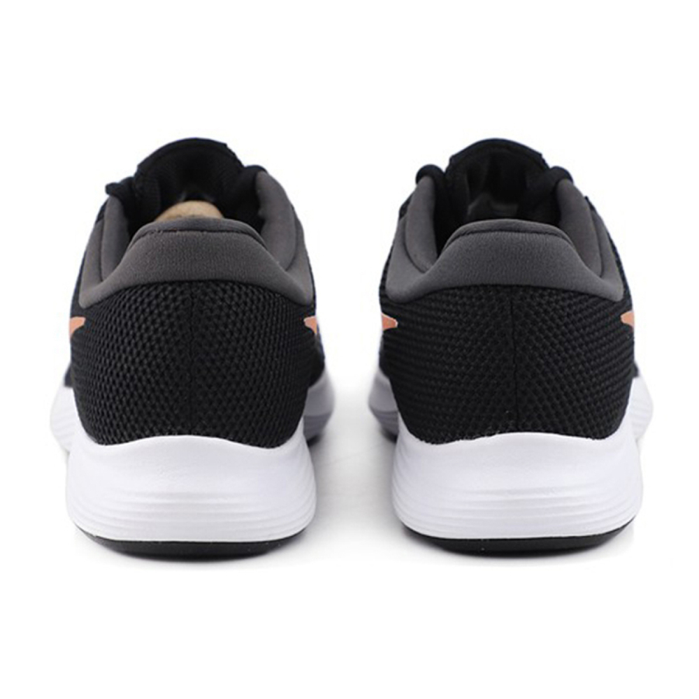 Nike REVOLUTION 4