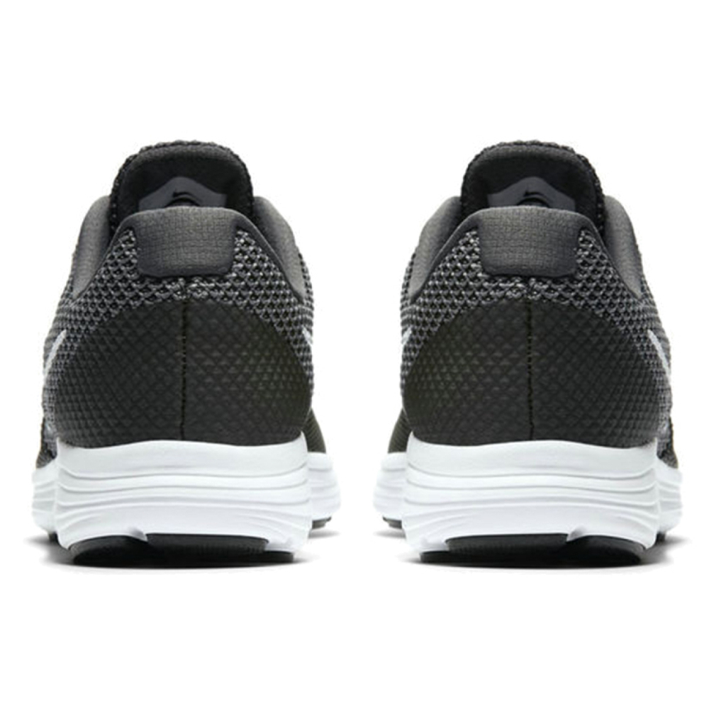 Nike REVOLUTION 3