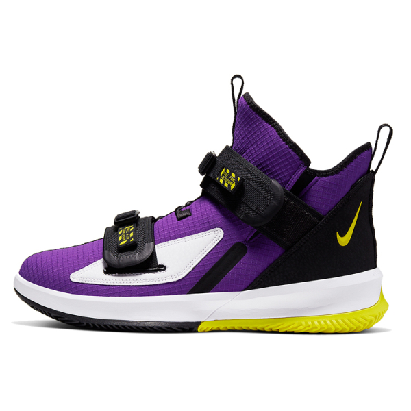 Nike zoom soldier 13