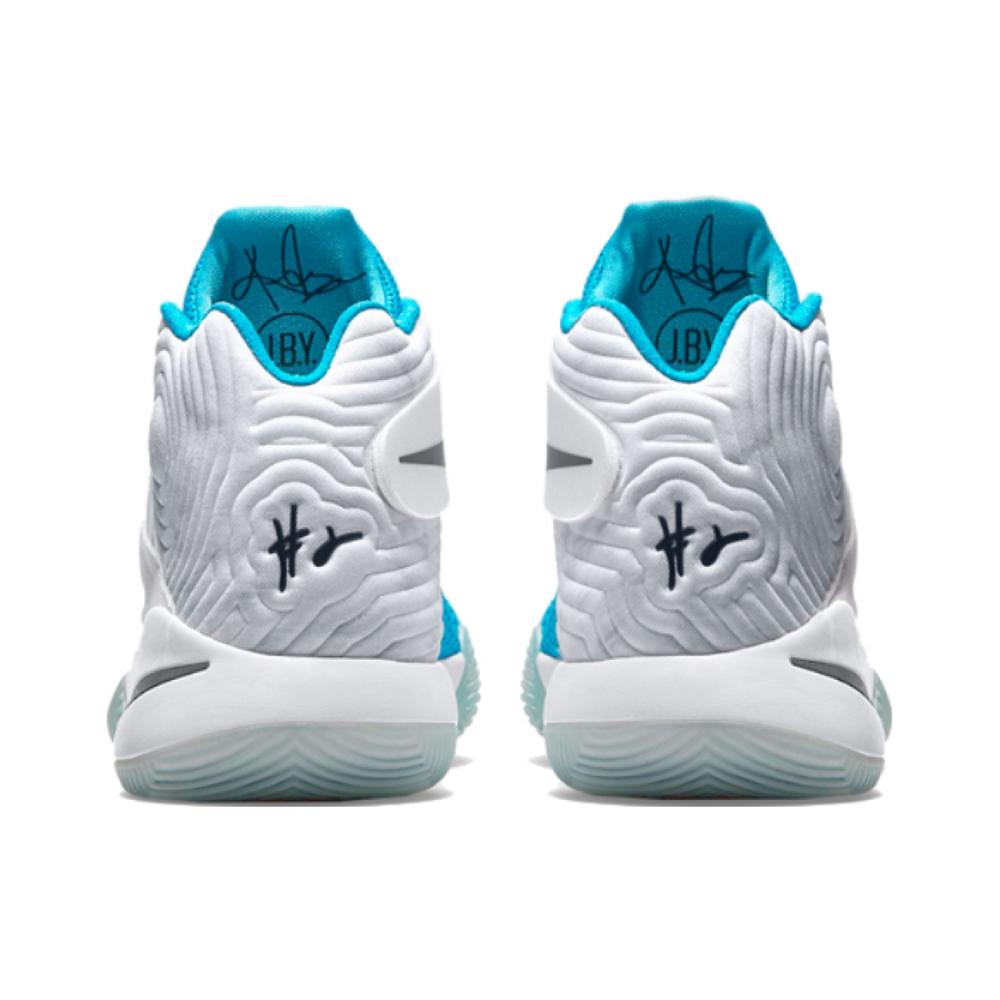 Nike Kyrie 2 "Christmas"