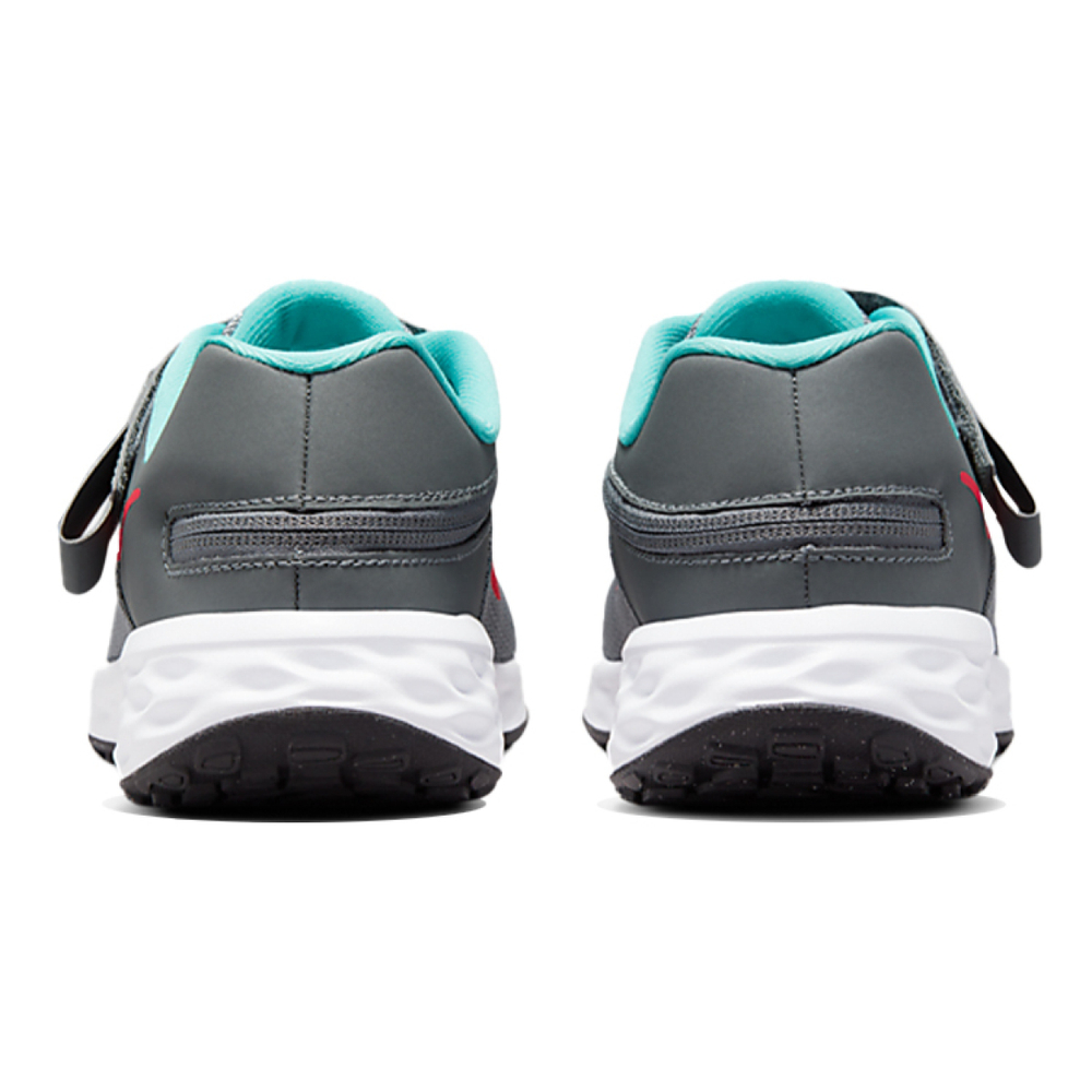 Nike REVOLUTION 6