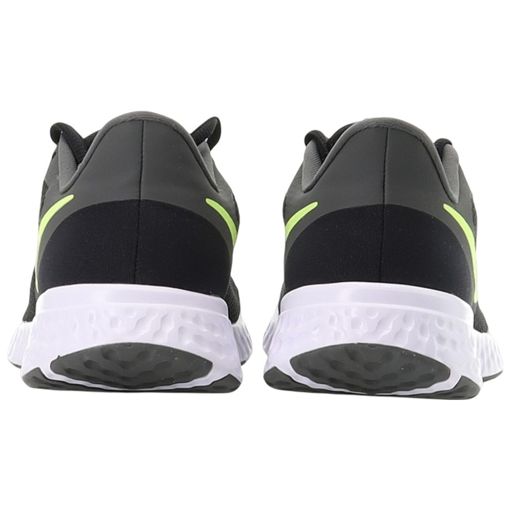 Nike REVOLUTION 5