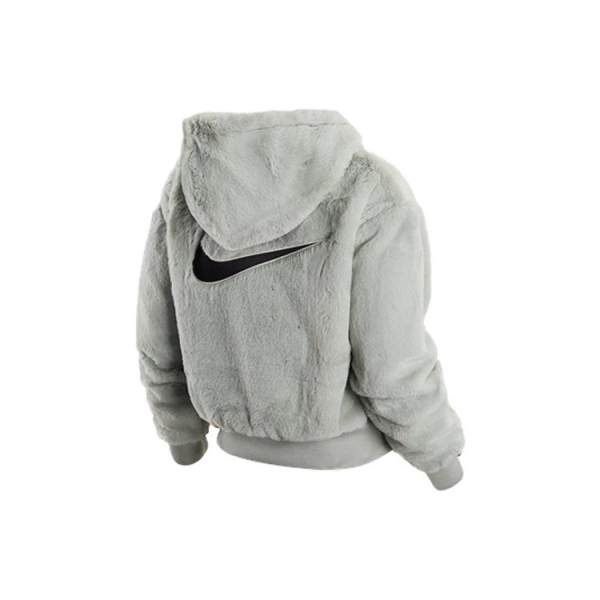 Nike Sportswear Essentials logo /