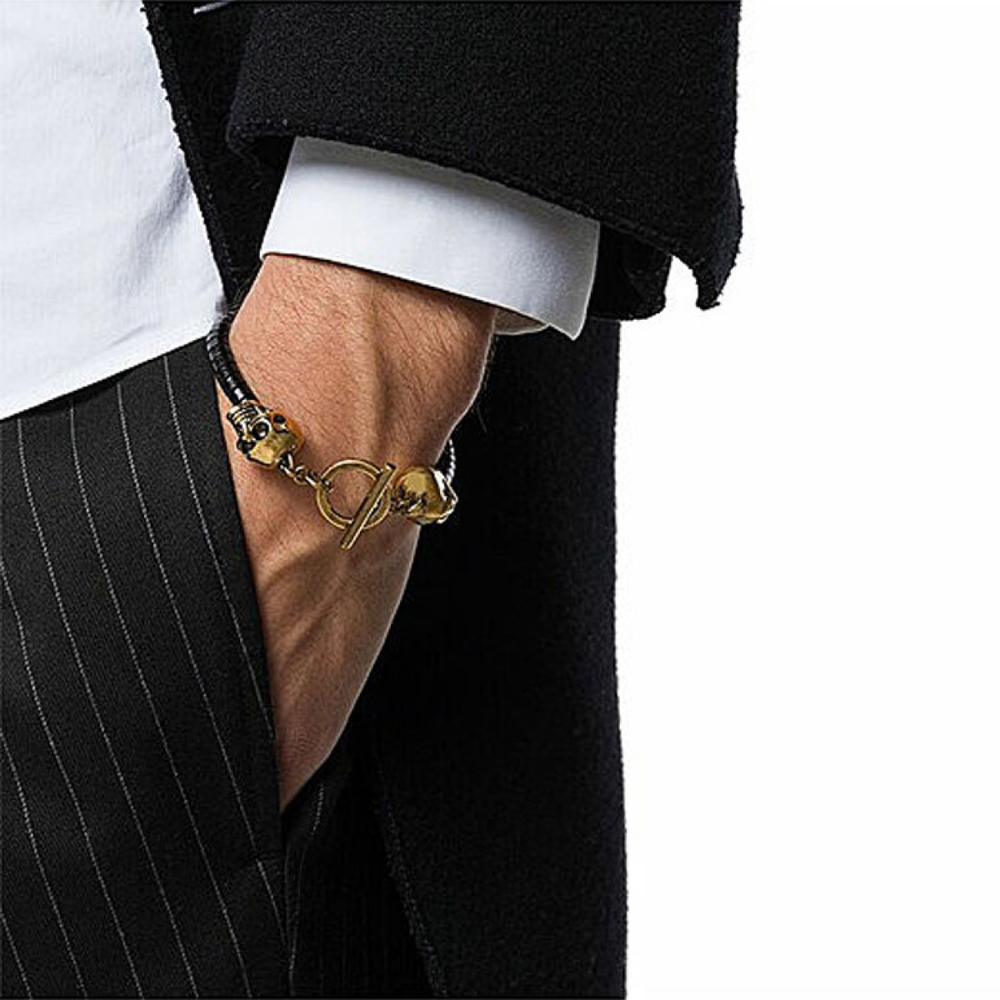 Alexander McQueen ·