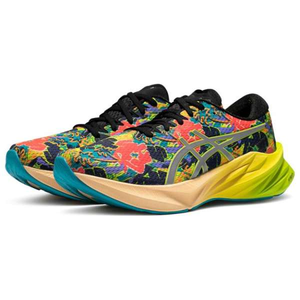 Asics Novablast 3 Lite Show