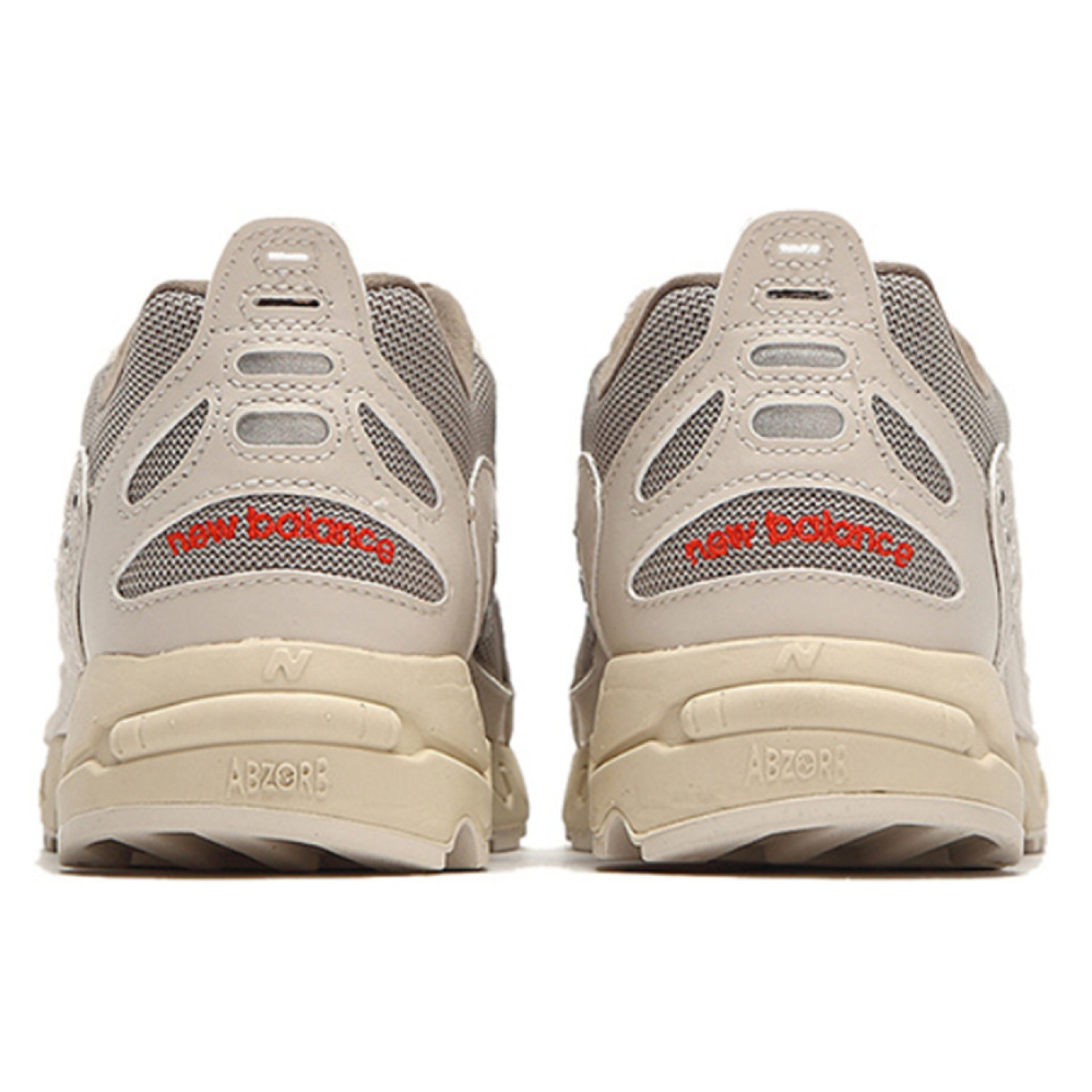 New Balance NB 828