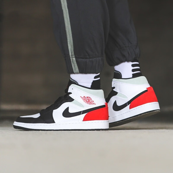Jordan Air Jordan 1 Mid "Black Toe"