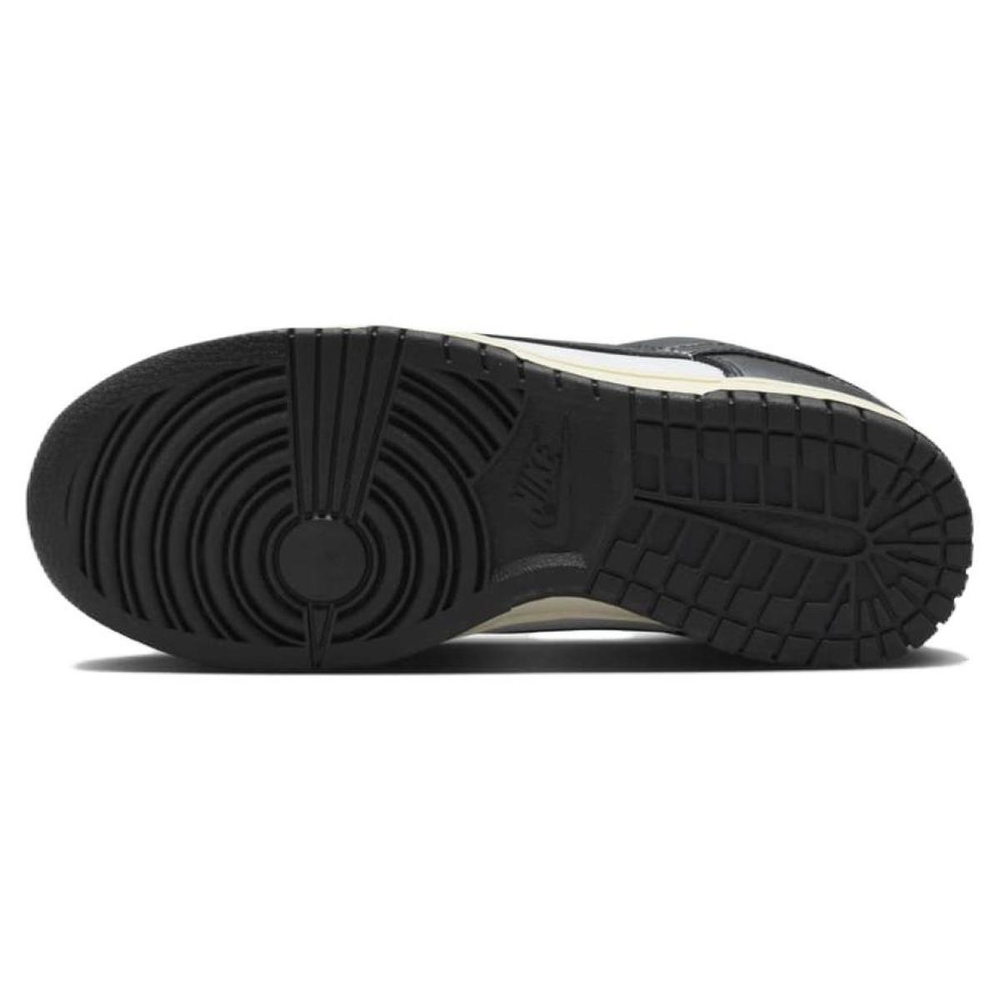 Nike Dunk Low Prm "Vintage Panda"