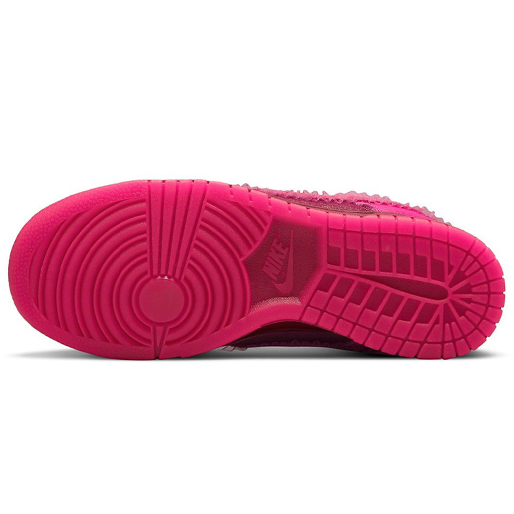 Nike Dunk "Valentine's Day"