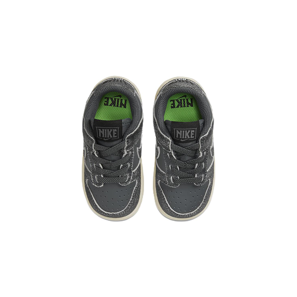 Nike Dunk SE "Halloween"