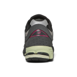 New Balance NB 2002R