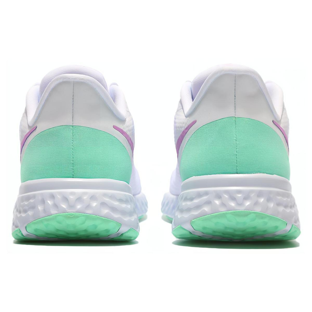 Nike REVOLUTION 5