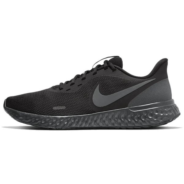 Nike REVOLUTION 5