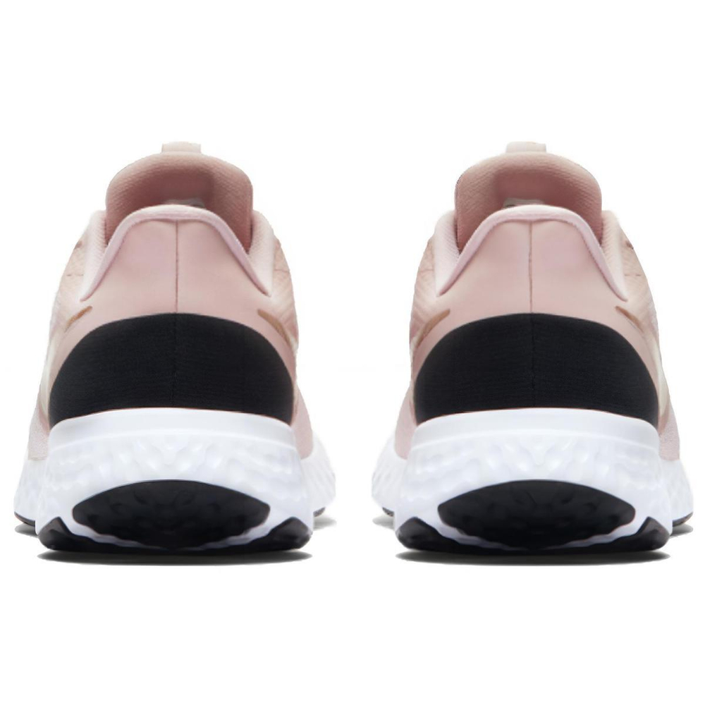 Nike REVOLUTION 5