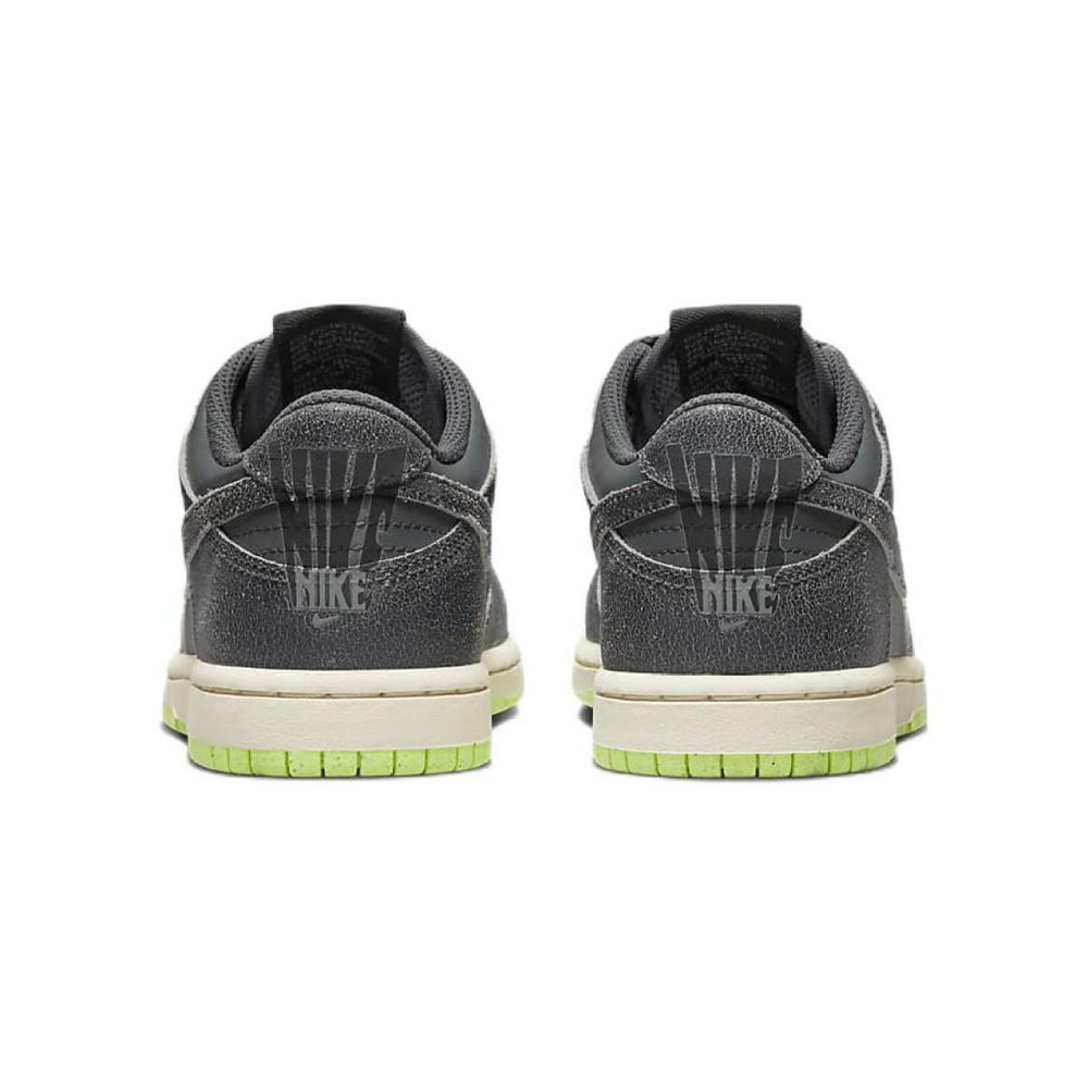 Nike Dunk SE "Halloween"