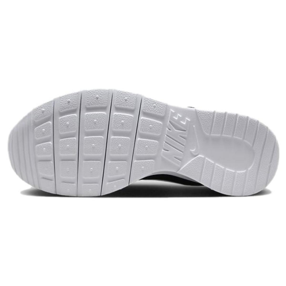 Nike Tanjun